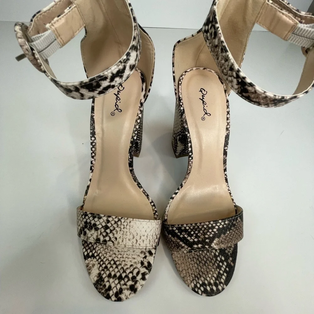 Qupid Stone Snake Ankle Strap Block Heels Sz 7